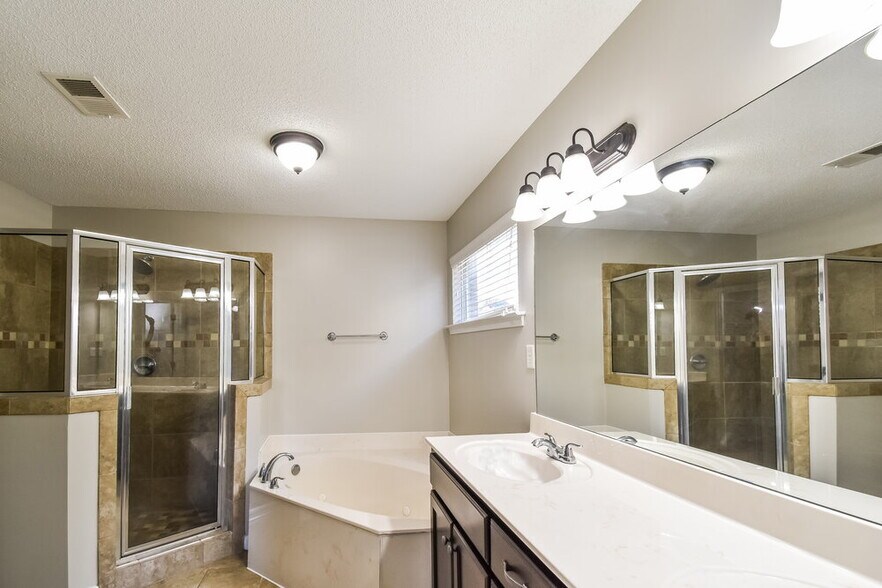 Building Photo - 7868 Ridgedale Dr