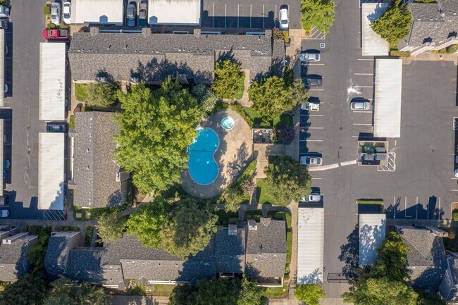 Building Photo - Move-In Ready 1-Bedroom Condo in Cobblestone Glen – $1,495 SEE VIDEO