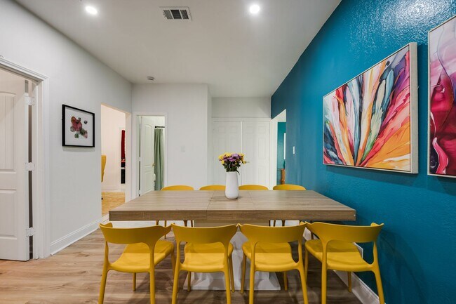 Building Photo - 5624 Eastside Ave