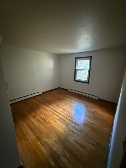 Building Photo - 372 Park St