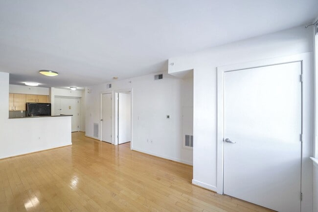 Building Photo - 1BR w/ Parking, Pool, & Fitness Center plu...