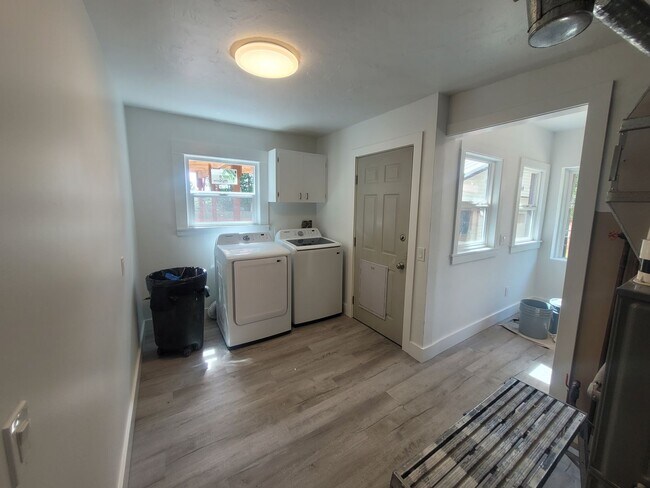 Building Photo - Remodeled 3 Bedroom Plus Office with Large...