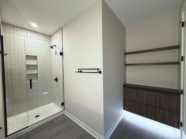 Building Photo - 1114 W Carroll Ave