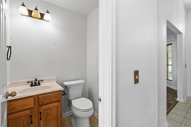 Building Photo - 100 Barberry Dr