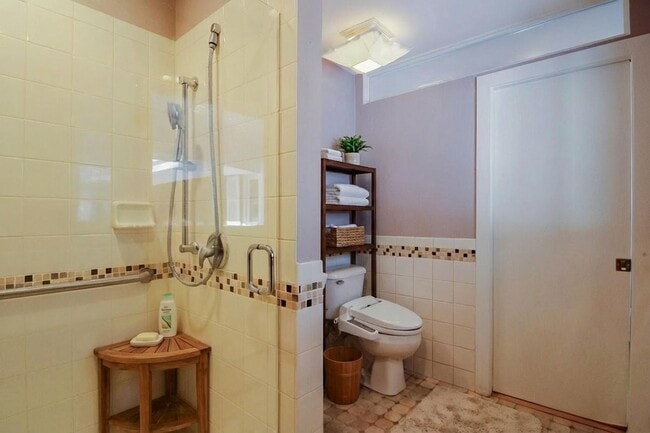 Building Photo - 71 Lake Shore Dr