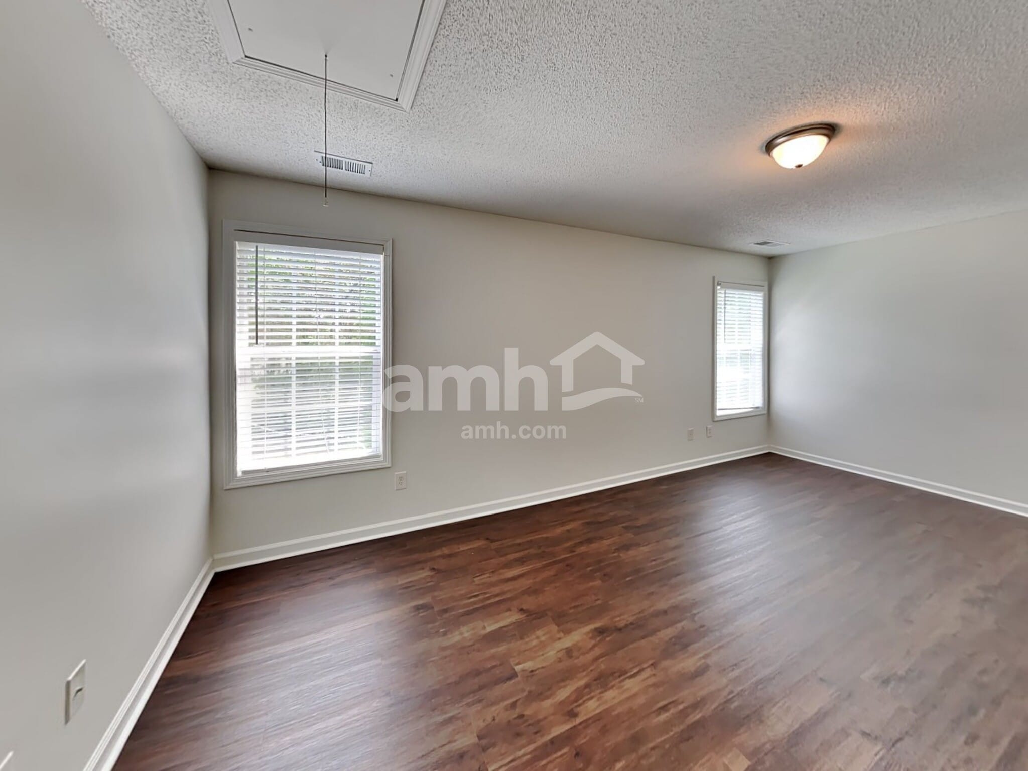 Building Photo - 208 MacKenzie Ct