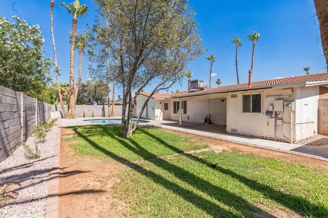 Building Photo - Charming 3BR House in Scottsdale with new ...