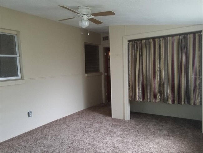 Building Photo - 5853 Pine St