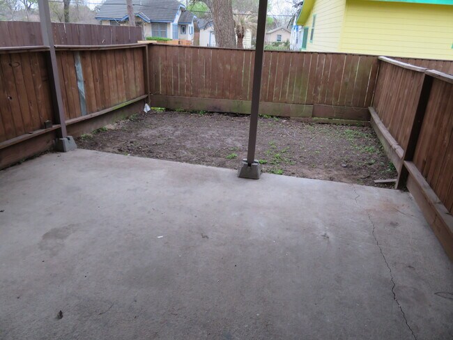 Building Photo - 5010 Walker St