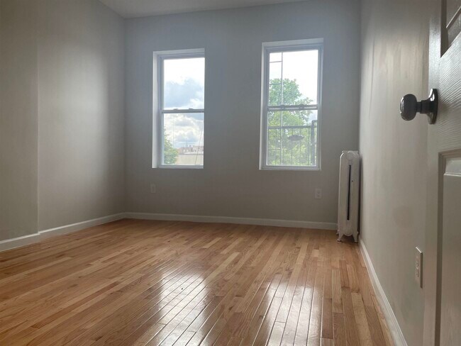 Building Photo - 1619 Palisade Ave
