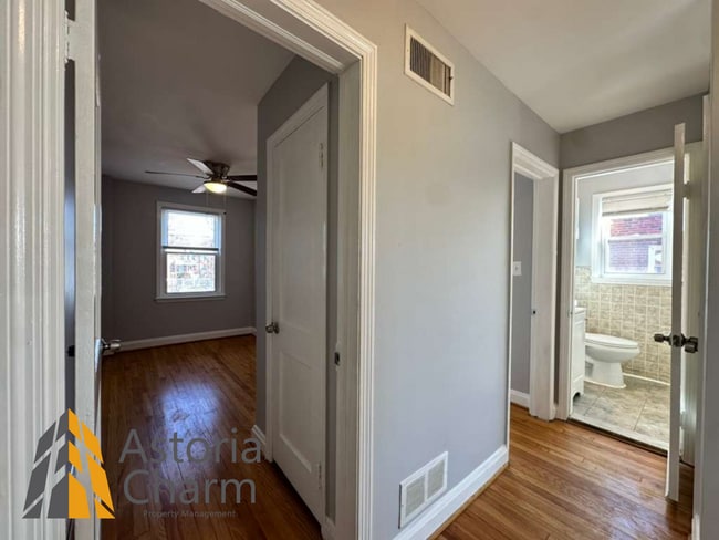 Building Photo - 3 Bedroom Home with Finished Basement, Parking, and Fenced Yard