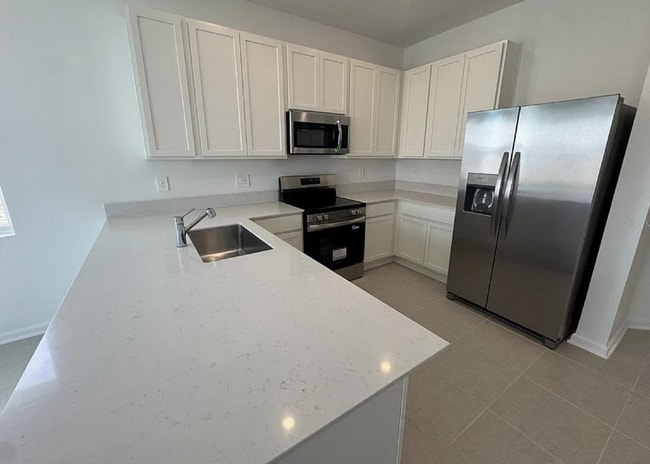 Building Photo - Charming 3-Bed Townhouse Retreat with 2.5 ...