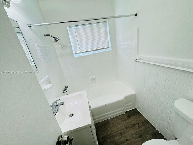 Building Photo - 2900 W Flagler St