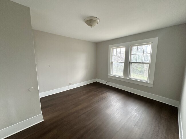 Building Photo - 1249 Waverly St