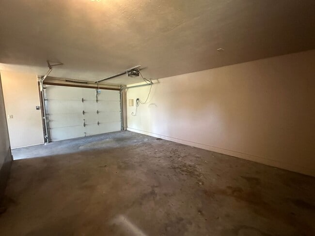 Building Photo - 16881 Beau-Kay Dr