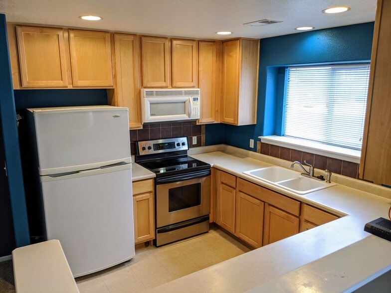 1st Floor Kitchen-2 - 6803 Autumn Ridge Dr