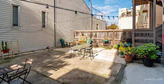 Building Photo - 2268 Bryant St