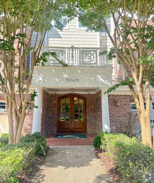 Building Photo - 2 Bedroom | 2 Bathroom Corner Unit Townhom...