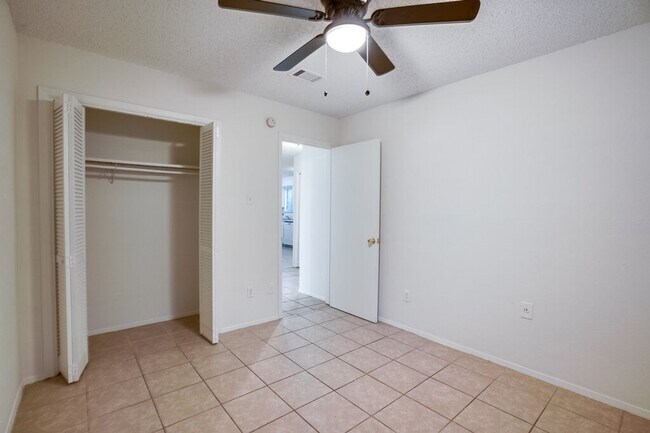 Building Photo - 10310 Little Pebble Dr