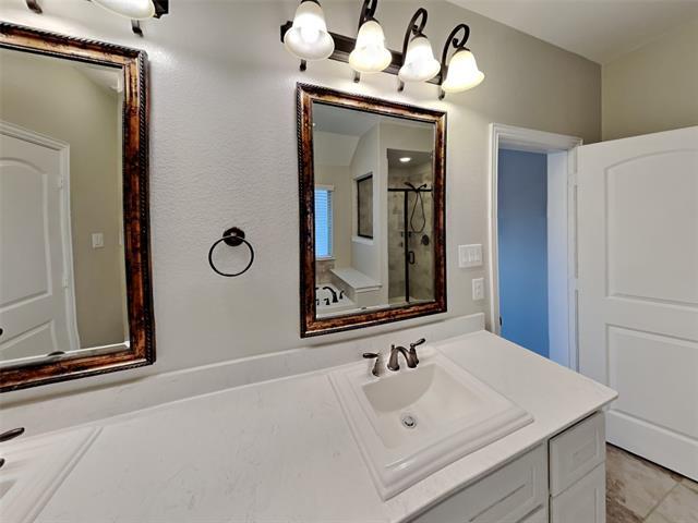 Building Photo - 405 Bentley Dr