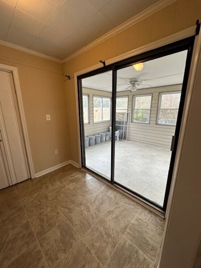 Building Photo - 106 Bethune Dr