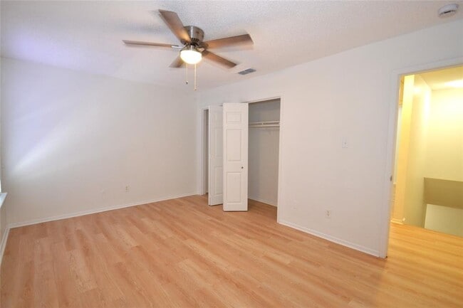 Building Photo - 1202 Southport Dr
