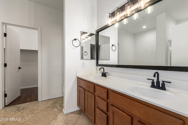 Building Photo - 1225 N 36th St