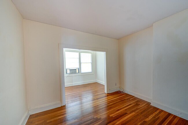 Building Photo - 107 Bayview Ave