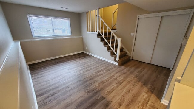 Building Photo - 3 Bedroom, 1 Bathroom split level bi-attac...
