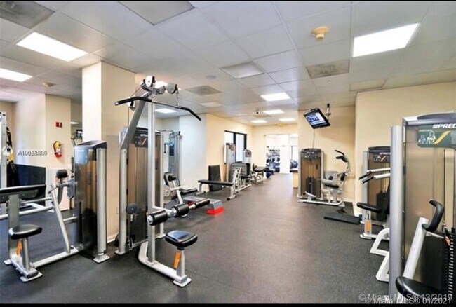 Building Photo - 2333 Brickell Ave