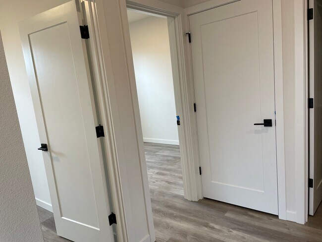 Building Photo - 2-Bedroom, 1-Bath Home in North Portland!