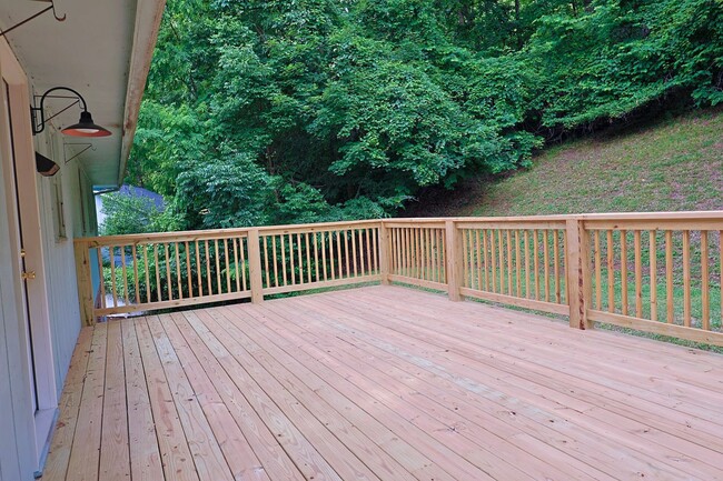 Building Photo - nice renovated 4 Bed 3 Bath