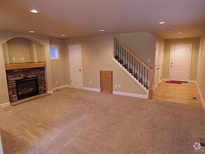 Building Photo - Spacious Northwest Townhome, 3 Bdrms, 2.5 ...