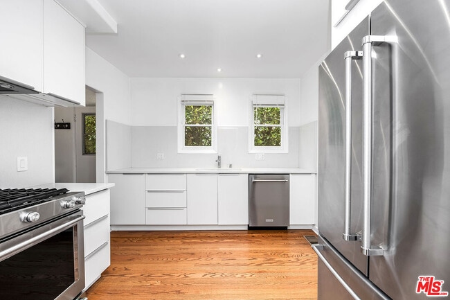 Building Photo - 601 Hayworth Ave