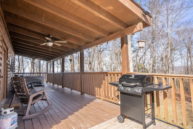 Building Photo - 444 Sugar Mountain Way