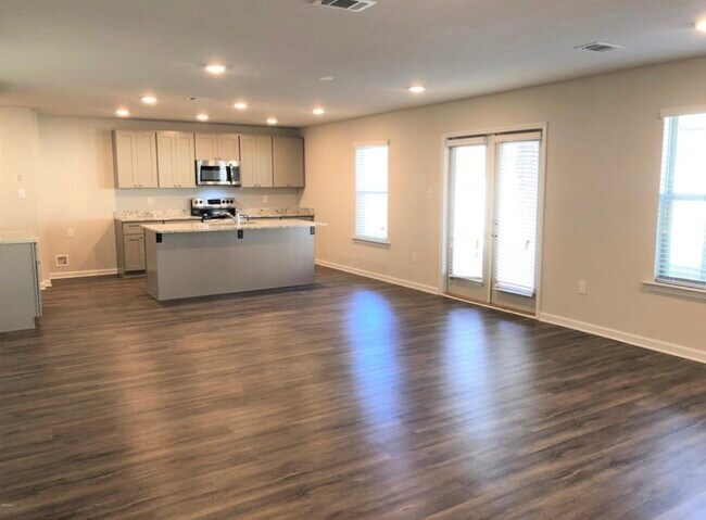Building Photo - 9050 Bellewood Pl