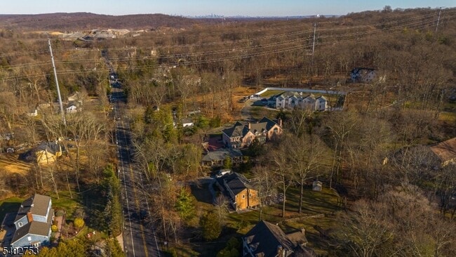 Building Photo - 850 Valley Rd