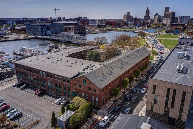 Building Photo - 555 S Water St