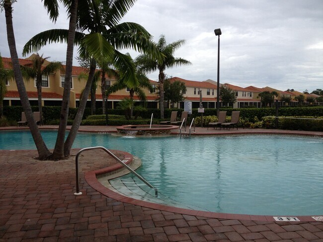 Building Photo - Townhome in the gated community of Bristol...