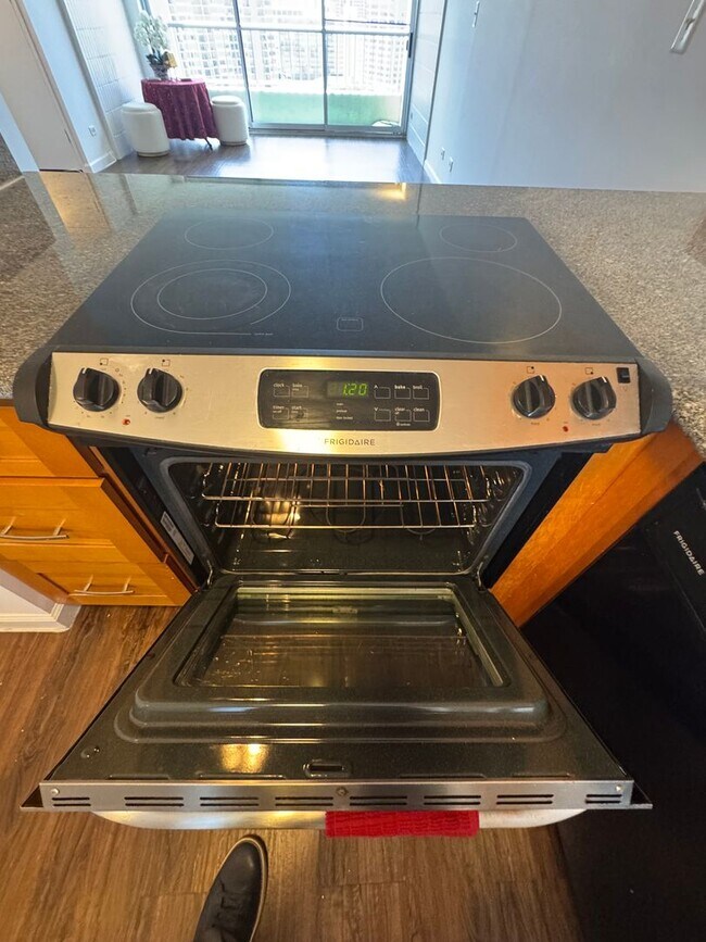 Building Photo - 1 Bed / 1 Bath | Utilities include | Near ...