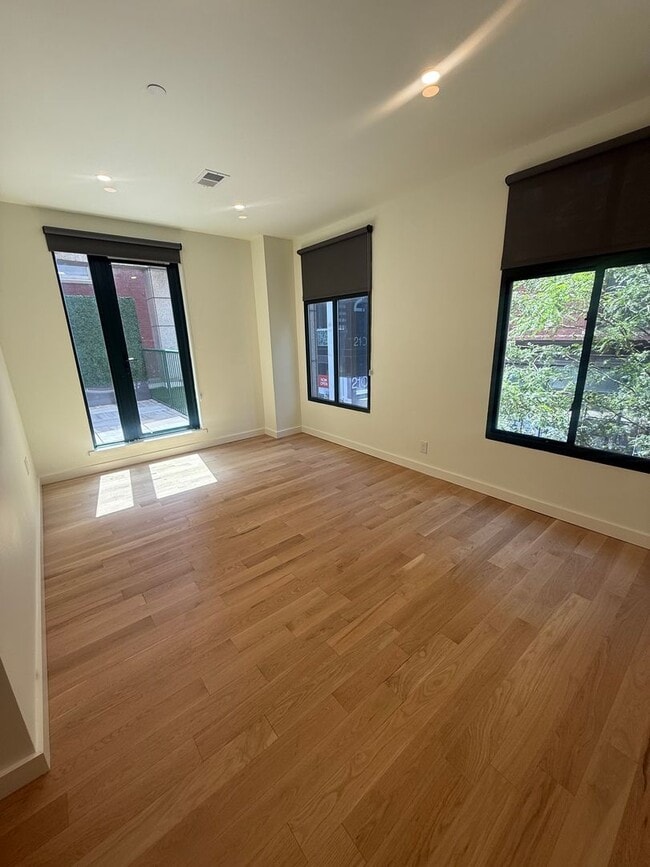 Building Photo - Brand new units 0-1 bedroom