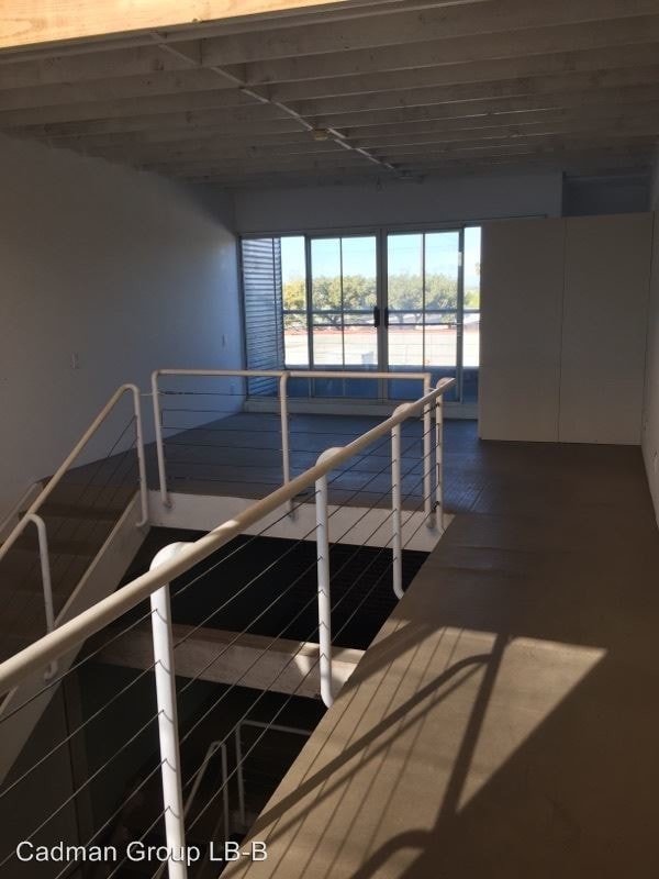 Building Photo - 946-950 Daisy Ave