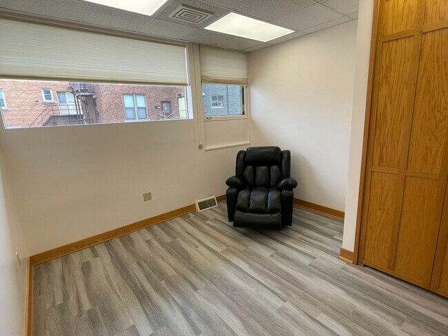 Building Photo - 1920 Monroe St