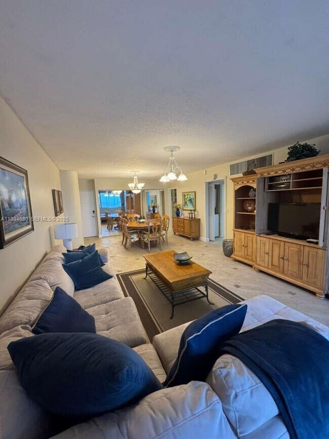 Building Photo - 5005 Collins Ave