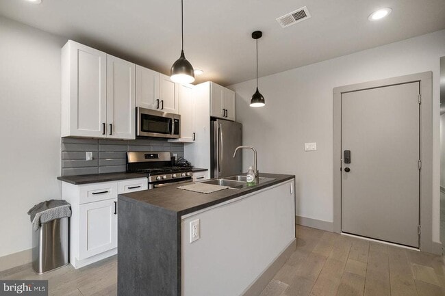 Building Photo - 3339 Ridge Ave