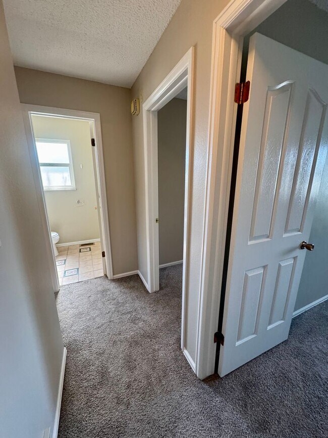 Building Photo - 4 Bedroom Home in Villa Loma-Available NOW