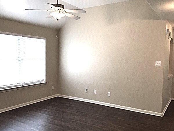 Building Photo - 9435 Spring Miller Dr
