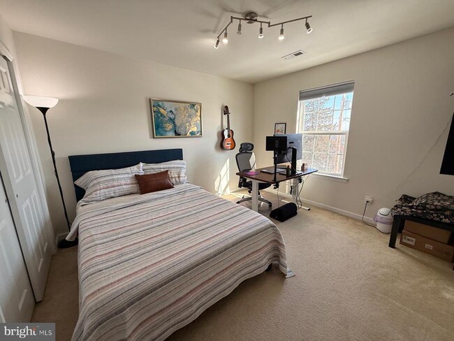 Building Photo - 728 Sun Valley Ct