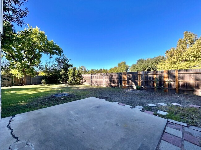Building Photo - Spacious 3/BR 3.5/BA Two-Story Home with P...