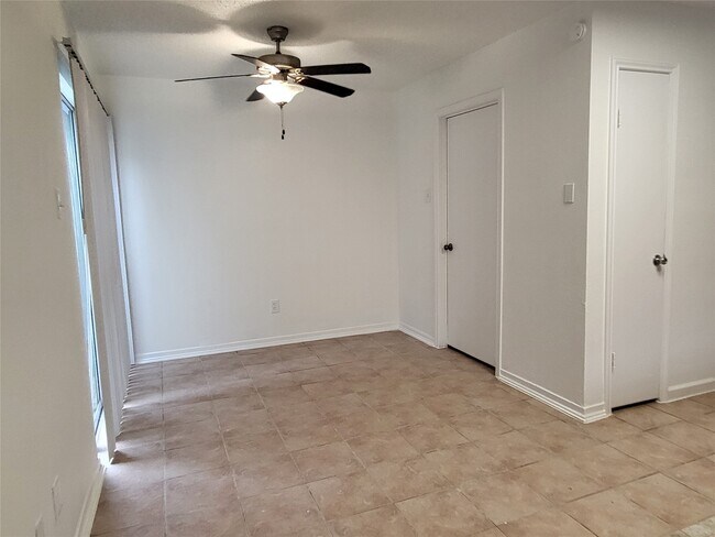 Building Photo - 13839 Walnut Hollow Ln